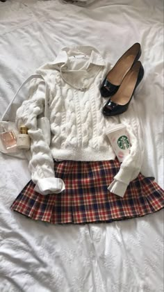 Classy Preppy Outfits, Coquette Outfits, Old Money Outfits, Outfit Layout, Vintage Preppy, Old Money Style, Money Aesthetic, Old Money Aesthetic