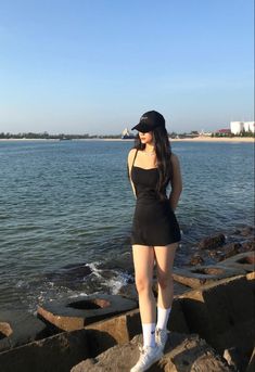 # black nd white #pinterest #aesthetic Looks Pinterest, Pose Idea, Korean Casual Outfits, Casual Day Outfits, Pinterest Aesthetic, Quick Outfits, Easy Trendy Outfits, Kpop Fashion Outfits, 가을 패션