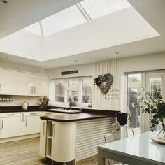 A new kitchen lit up by a Korniche roof lantern overhead. Extension Roof, Aluminum Element, Open Plan Kitchen Dining Living, Open Plan Kitchen Dining