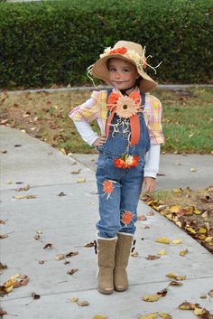 Scarecrow Day Scarecrow Costume Diy, Toddler Scarecrow Costume, Scarecrow Outfits, Diy Halloween Dress, Halloween Dress Up Ideas