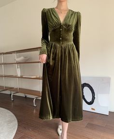 Long Sleeve Velvet Dress Green Velvet Midi Dress A Line - Etsy Vestidos Retro, Vintage Party Dresses, Vintage Midi Dresses, 파티 드레스, Velvet Midi Dress, Autumn 2023, Ruched Midi Dress, Autumn Casual