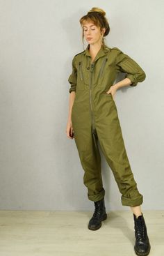 Vintage OG 90s British Flight Suit / Khaki Green Coveralls - Etsy Fieldwork Outfit, Coveralls Outfit Women, Orc Outfits, Flight Suit Outfit, Mechanic Outfit Female, Work Overalls Women, Tactical Jumpsuit, Mechanic Jumpsuit Tied Around Waist, Mechanic Uniform Ideas