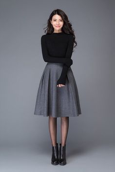 #midi skirts ideas# Stylish Business Casual, Work Outfits Frauen, Autumn Outwear, Black And White Outfit, Rock Outfit, Skirt Steak, Wool Clothing, Winter Skirt, Professional Attire