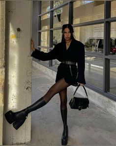 Platform Boots Outfit, Techno Outfit, Outfit Botas, Naked Wolfe, Winter Boots Outfits, Black Platform Boots, Looks Black, Layering Outfits, Winter Fashion Outfits