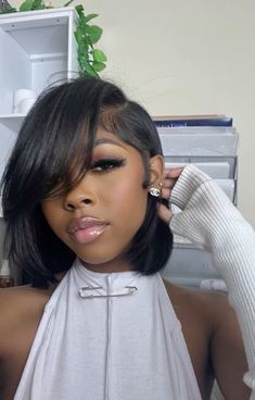 Asymmetrical Bob Black Women, Classic Short Hair, Natural Hair Bob Cut, Pixies Haircut, Natural Hair Bob, Asymmetrical Bob, Quick Weave Hairstyles, Dope Hairstyles, Hair Laid