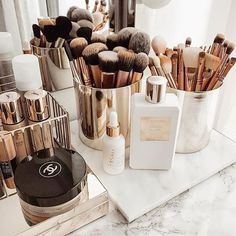 Diy Makeup Organizer, Make Up Diy, Koleksi Makeup, Koleksi Parfum, Rangement Makeup, Penyimpanan Makeup, Make Up Storage, Makeup Vanities, Alat Makeup