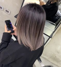 Short Hair Highlights, Ash Blonde Hair Colour, Ash Hair Color, Hair Color Streaks, Brunette Hair With Highlights, Ash Blonde Hair, Blonde Hair Inspiration, Light Hair Color