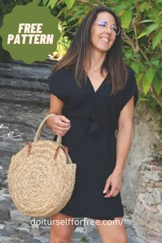 a woman holding a straw bag with the words free pattern on it and an image of her