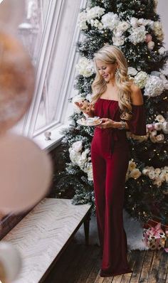 Simple Christmas Outfits, Christmas Party Outfits Classy, Classy Christmas Party, Cute Christmas Outfits, Trendy Christmas Outfits, Office Christmas Party, Holiday Christmas Party, Christmas Skirt, Office Holiday Party