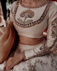 Fashion Tattoo Ideas, Fashion Outfits Summer, Pattern Blouses, Jeans Blouse, Fashion Tattoo, Blouse Designer, Fashionable Saree Blouse Designs, Blouse Designs Indian