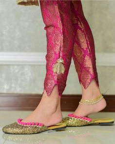 Poncha Design, Trouser Pants Pattern, Women Trousers Design, Kurti Sleeves Design, Womens Pants Design, Nikkah Dress, Salwar Pattern, Salwar Dress, Salwar Designs