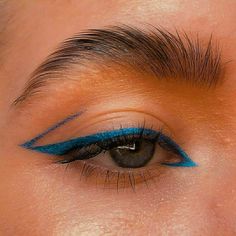 Colorful Eyeliner Brown Eyes, Graphic Colored Eyeliner, Coloured Liner Eye Makeup, Bright Eyeliner Looks, Colourful Graphic Liner, Simple Blue Eyeliner, Coloured Eyeliner Looks, Colourful Eyeliner Looks, Blue Eyeliner Makeup Looks