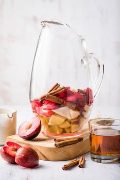 This Apple Sangria is filled with fresh fall fruits in a blend of wine, bourbon, and apple cider. Everyone loves this fall drink recipe! #fallrecipe #drink #punch Apple Cider And Bourbon, Boozy Apple Cider, Bourbon Punch, Thanksgiving Sangria, Cider Punch, Apple Cider Punch, Holiday Sangria, Fall Drink Recipes