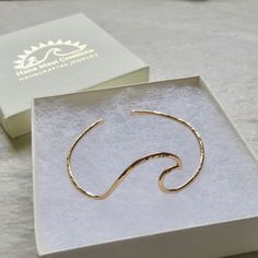 Sterling Silver Wave Cuff~ This beautiful handmade hammered wave cuff fits comfortable to your wrist. This is a great gift for the surfer girl, beach loving mermaid! *For correct sizing measure around your wrist in inches and choose your size from the drop down menu, this cuff is some what adjustable.* **This cuff is made with thick 12 gauge thicker than our wave bangle ~ https://www.etsy.com/listing/160211311/wave-bangle-sterling-silver-hammered?ref=shop_home_feat_3 Also available in 14k gold f Surfer Girl Gifts, Surf Bracelet, Surf Fashion, Hana Maui, Mermaid Accessories, Wave Jewelry, Hammered Bracelet, Tahitian Pearl Necklace, Alan Watts