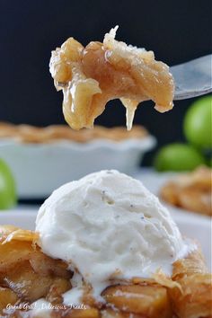 A bite of apple pie with vanilla ice cream on a fork. Best Homemade Apple Pie, Homemade Apple Pie Recipe, Apple Pie Recipe Homemade, Apple Pie Recipe Easy, Apple Pie Recipe, Flaky Pie Crust