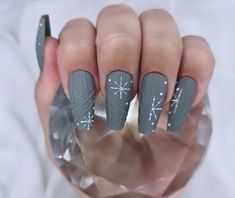 What better way to decorate the ever trendy sweater nails than with beautiful snowflakes. These beautiful gray and white sweater nails are made with the highest quality products so the texture never dulls or fades away. Sweater nails are always a great choice and can go from day to night and casual to glam.  Made with genuine Apres nails which are thicker and more durable than average press on nails. No bending or breaking. If you would like these in another style or length I offer, please message me. You receive- * Easy to follow instructions * 10 press on nails * Cuticle pusher * Nail buffer * Alcohol wipe * Nail glue * Nail Tabs Styles I Offer- Extra Short Square Short Natural Round Short Natural Stiletto Short Sculptured Square Medium Natural Stiletto Medium Natural Square Medium Natur Grey Nail Art, Nail Cuticle, Snowflake Nails, Gel Press, Gray Nails, Nail Buffer, Short Square Acrylic Nails, Square Acrylic Nails