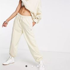 Nwt Size S Paris Fashion Trends, Jogging Pants Women, 80s Windbreaker, Track Suits Women, Leather Jogger Pants, White Tracksuit, Satin Joggers, Baggy Sweatpants, Jordan Essentials