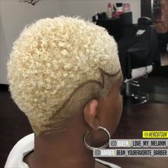 💯 Love this!! Who's rocking a blonde HERcut right now?👇🏾 @bean_yourfavorite_barber did this #dopeHERcuts on #HERcutQueen… Hair Clours, Black Hair Haircuts, Don't Touch My Phone Wallpapers, Haircut For Girls, Short Hair Designs, Blonde Short Hair, Shaved Hairstyles, Don't Touch My Phone