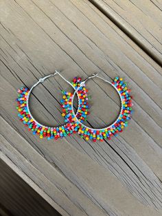 These beaded hoop earrings are made with quality Toho seed beads. The color beads used for these hoop earrings are orange, blue, green, turquoise, yellow, pink, red, and purple. The size of the hoop earrings is 40mm. Vert Turquoise, Perfume Store, Color Beads, Rose Rouge, Beads Handmade, Beaded Hoop Earrings, Beaded Hoops, Green Turquoise, Jewelry Earrings Hoops