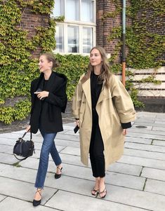 Amalie Moosgaard, Parisian Outfit, Smart Casual Women, Another Year Older, Booties Outfit, Beige Outfit, Smart Outfit, Transition Outfits, India Fashion