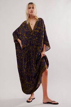 Billowy and breezy, vibrant and eye-catching, this so special kaftan is perfect for brunches, beach days, and everything in between. **Fit:** Maxi length, relaxed and oversized **Features:** Super mod, retro print, relaxed sleeves, pull-on style, deep-v neckline, ruched detailing, soft comfy fabrication **Why We | Groovy Baby Maxi Kaftan Dress by Free People in Purple Chic Dinner Outfit, Maxi Tee Dress, Garden Snake, Silk Kaftan Dress, Kaftan Pattern, Long Caftan Dress, Maxi Kaftan, Stylish Summer Outfits, Silk Kaftan