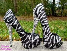 zebraaa Zebra Heels, Black Glitter Heels, Zebra Print Heels, Zebra Shoes, Glitter Heels, Amazing Shoes, High Heels Boots, 3 Shoes, Many Shoes