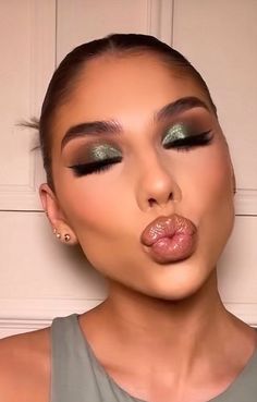 Bridesmaids Wedding Makeup, Bridesmaid Makeup Emerald Dress, Green Elegant Makeup, Smokey Eye Green Shadows, Makeup To Go With Olive Green Dress, Green Dress With Red Lipstick, Makeup Looks With Silver Dress, Smokey Green Makeup, Green Makeup Looks Hooded Eyes