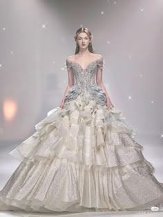 White Aesthetic Sparkle, Fashion Show Aesthetic, Soft White Aesthetic, Gowns Runway, Crystal Corset, Aesthetic Sparkle, Ball Gowns Fantasy, Sparkle Aesthetic, Gaun Abad Pertengahan