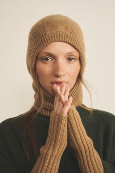 The Snöflinga balaclava is a piece of our Fjallen* capsule, which means mountain in Swedish.Our balaclava is a mix between trend and nostalgia, inspired by the balaclavas of our childhood and a real fashion accessory for this winter.The cashmere knit of the Snöflinga is dense thanks to the English rib, the neck and the head opening are knitted in a way that follows the shape of your face and create a cocoon of softness and warmth. With the pieces in the Fjällen* collection, we wanted to touch perfection with our fingertips by offering you exceptional pieces that are in line with our ambitions: to dress you in responsible and sustainable cashmere made by Italian excellence. Knitting Balaclava, Balaclava Fashion, Knitted Balaclava, Real Fashion, Mood Colors, Stole Scarf, Sleeveless Cardigan, Winter Is Coming, Roll Neck