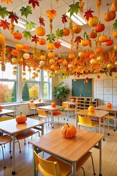 Fall Class Party Decorations, Fall Hanging Decorations For Classroom, Fall Decor Ideas For The Classroom, Halloween Decor Kindergarten, Fall Class Board Ideas, Fall Classroom Party Decorations, Fall Decor Hanging From Ceiling, Fall Decorations For Daycare, Classroom Fall Decor Ideas