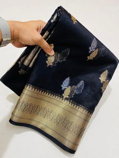 🏻 Name — Banarasi Saree 👉🏻 Description — Latest Arrival Exclusive Fancy Banarasi Mix cora organza Silk Saree With All Over Double Zari Woven Available At Manufacturing Price 👉🏻 Fabric — Banarasi Semi cora organza Silk 👉🏻 Fabric Type — Soft [ Dyeable ] 👉🏻 Quality — Best In Class 👉🏻 Care — Do Not Bleach [ Dry Clean ] 👉🏻 Measurement — 6.5 Meter With Blouse 👉🏻 Price — At Manufacturing Rate [ Do Message For Price ] 👉🏻 Note — Any Colour & Colour Combination Can Be Dye According To The Custo...