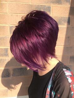 Pixie Hair Color, Short Stacked Hair, Hair Color Mahogany, Shade Of Purple, Stacked Hair, Choppy Bob Haircuts, Bob Haircut For Fine Hair, Messy Short Hair