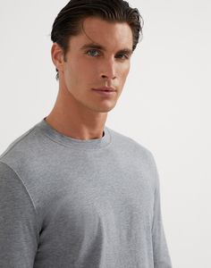 Cotton jersey long sleeve crew neck T-shirt The refined qualities of Brunello Cucinelli materials enrich this long sleeve crew-neck T-shirt, an essential menswear piece. Lightweight cotton jersey offers a soft, smooth, and lightweight texture that is comfortable to wear. The silhouette features regular proportions. Crew Neck T-shirt With Ribbed Cuffs For Loungewear, Classic Crew Neck T-shirt With Ribbed Cuffs, Ribbed Cuffs Crew Neck T-shirt For Loungewear, Crew Neck T-shirt With Ribbed Cuffs, Jersey Long Sleeve, Eyewear Womens, Boutique Online, Shirt Skirt, Blazer Dress