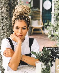 Pura Vida Miami - Official on Instagram: “Waiting for your Acai bowl like... come see us on the beach for your fav superfood smoothies, acai bowls, all day breakfast, wraps, salads,…” Afro Braids, Blonde Box Braids, Short Box Braids, Jumbo Box Braids, Long Box Braids, Blonde Braids, Fishtail Braid, Box Braids Styling