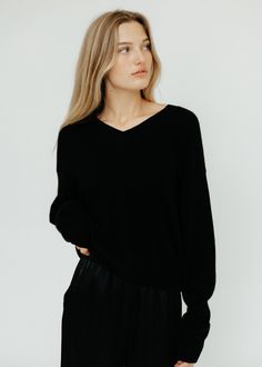 Elizabeth V-Neck Cashmere Sweater in Black | Tula's Online Boutique Fall Outerwear, Summer Handbags, Sweaters Online, Sweater Sale, Sweater Design, Private Label, Summer Accessories, Clothing Boutique, Cashmere Sweater