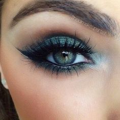 Dark teal smokey eyes Pinterest: @tugbabulut98 Machiaj Smokey Eyes, Nails Mermaid, Mermaid Nail, Mermaid Nails, Smokey Eyes, Hooded Eyes