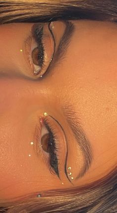 Gold Glitter Eyeliner Looks, Birthday Eyeliner Ideas, Ateez Inspired Makeup Looks, Cowgirl Eye Makeup, Fun Concert Makeup, Prom Eyeliner, Y2k Make Up, Makeup Ideas For Work