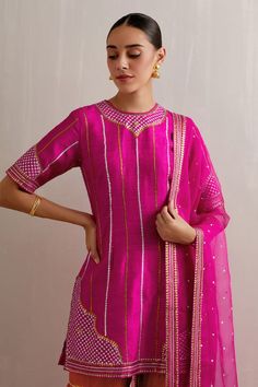 Magenta pink kurta with sequin, zari, aari embroidery in stripe pattern. Paired with red gharara and dupatta. - Aza Fashions Red Gharara, Raw Silk Embroidery, Kurta Patterns, Pink Kurta, Aari Embroidery, Magenta Pink, Women Kurta, Straight Kurta, Silk Embroidery