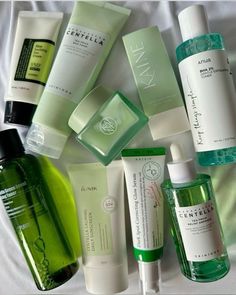 Skincare Product Aesthetic, Green Skincare Aesthetic, Centella Skincare, Skincare Aesthetic Products, Soothing Aesthetic, Soothing Face Mask, Aesthetic Routine, Green Skincare, Daily Sunscreen