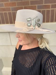 Stay "all cactus, no timet" with this Silver Cactus Wool Felt Hat! Perfect for adding a bit of kick to your look, it has a silver wool felt exterior with a burnish silver cactus hat pin collection - and we can't forget the sweatband with Drilex prints! Get ready to stay fly all day long for any and all occasions! Western Hat Styles, Womens Western Hats, Cactus Hat, Boho Hats, Arizona Style, Boho Hat, Western Hats, Hat Pin, Hey Girl