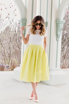 This summer is all about skirts! As such, you need to know what to wear with full skirts this summer. Here are  some ideas to try out. Yellow Midi Skirt, Fashion Skirts, Yellow Skirt, Full Skirts, Modest Clothing, Mellow Yellow, Looks Style, Mode Inspiration, Look Chic