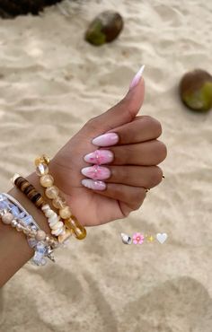 from tash.fierce on insta ✨ Beach Nails Aesthetic, Beach Themed Nails, Almond Gel Nails, Seashell Nails, Themed Nails, Casual Nails, Short Square Acrylic Nails