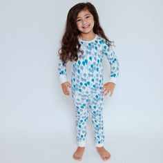 Kids want to be comfortable in their sleep; we get it because who doesn't? Our super soft organic cotton is child tested and approved–we know because we tested them on our very opinionated children to ensure it's the perfect fit for yours. Our pajama top is slightly longer (no more midnight crop tops!) and our foot and hand openings are relaxed, which means they can learn to put their jammies on. Pro parent tip: you can personalize your child's name on their jammies to make bedtime more exciting Cotton Onesie For Sleepover, Super Soft Cotton Onesie For Sleepover, The Great White, White Balloons, Blue Balloons, Kids Sale, White Flats, Knitwear Tops, Dress Cover