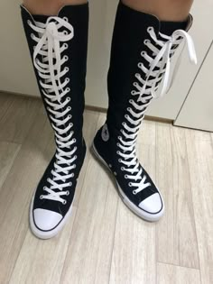 Emo Shoes, Grunge Shoes, Emo 2000s, Cool Dresses, Air Bags, Emo Style