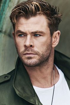 Chris Hemsworth Hair, Chris Hemsworth Shirtless, Hemsworth Brothers, Chris Hemsworth Thor, Pahlawan Marvel, Australian Actors, Men Haircut Styles, Liam Hemsworth, Mens Haircuts Short