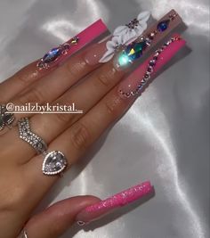 Charms On Nails, Blue Acrylic Nails, Stylish Nails Designs, Glamour Nails, Glow Nails, Glamorous Nails