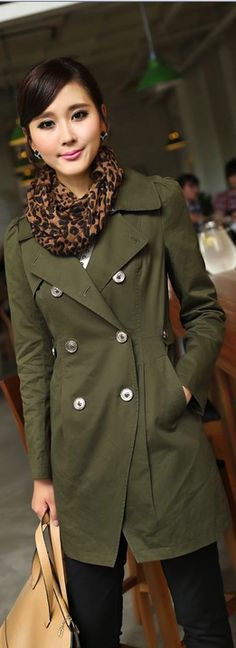 Trench coat Safari Jacket Outfit, 1m Dollars, Olive Coat, Cute Coats, Chic Coat, Winter Closet, Office Outfit, Style Watch, Green Coat