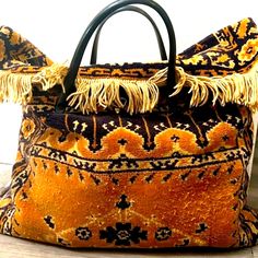 Stunning Hand Woven Hobo Persian Wool Large Travel Bag. In Excellent Condition. Ty Wool Bags, Large Travel Bag, Tapestry Bag, Hand Woven Rug, Carpet Bag, Persian Carpet, Louis Vuitton Bag Neverfull, Rug Carpet, Vintage 1970s