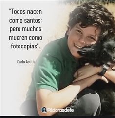 a person holding a dog in their arms with a quote above it that reads, tods nacen como santos pero muchos muchos mueren com fotos