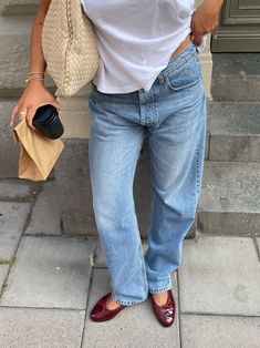 Loose Denim Jeans Outfit, Djerf Jeans, Djerf Avenue Jeans, Djerf Avenue Relaxed Jeans, Everyday Jeans, 2023 Jeans, Jeans Aesthetic, Work Outfits Women Jeans, Outfit With Blue Jeans